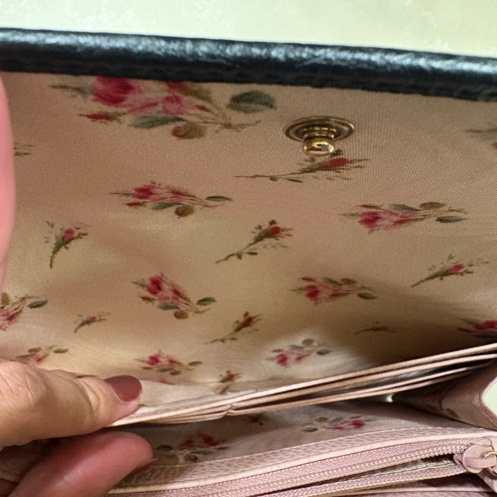 Gucci Black Leather Wallet with Gold bow Accents - Picture 10 of 16